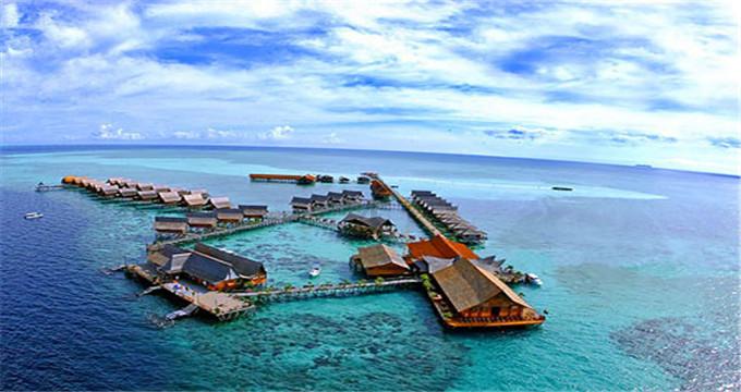 叶国富获选中国经济新闻人物(2023-2024) 李光斗现场送礼物“求合作”